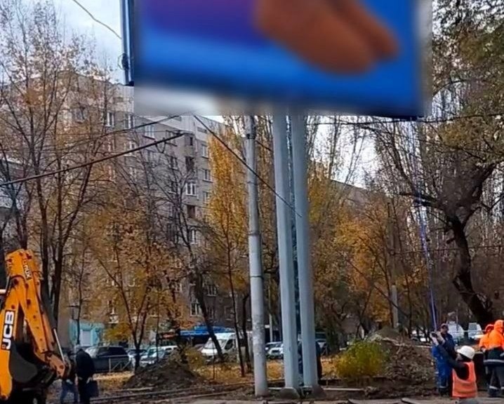 В Саратове убирают рекламные щиты, мешающие коммунальщикам В Саратове убирают рекламные щиты, мешающие коммунальщикам